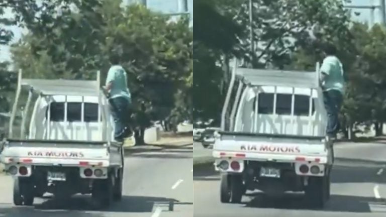 capta a hombre viajando parado vehículo CA-5