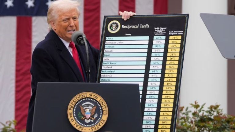 Tribunal de EE. UU. bloquea los aranceles globales de Trump