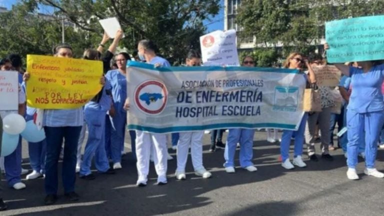 Enfermeras del Hospital Escuela suspenden paro tras acuerdo con el Gobierno