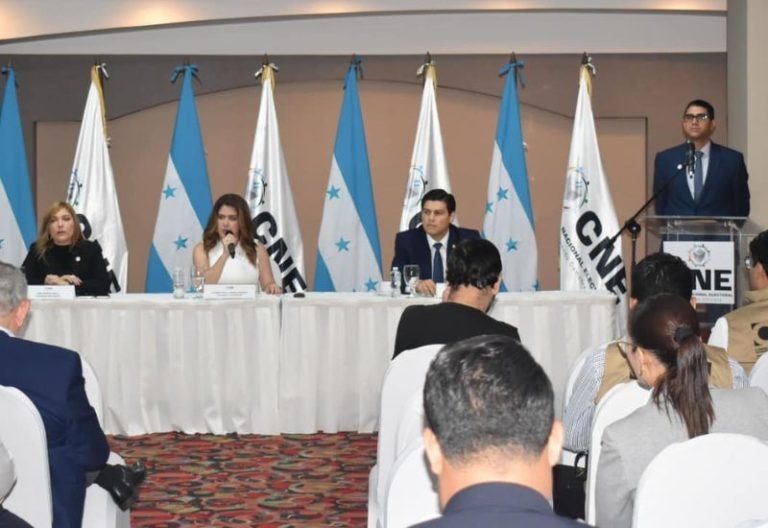 Proponen transmisión en vivo de todas las sesiones del CNE