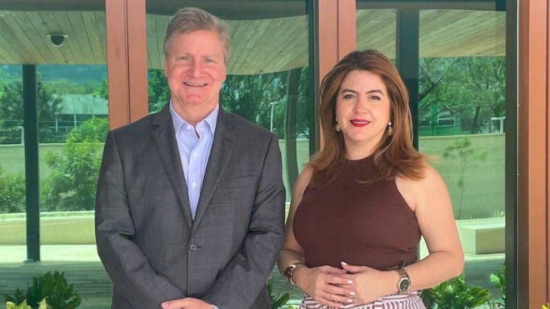 Roy Perrin y Cossette López.