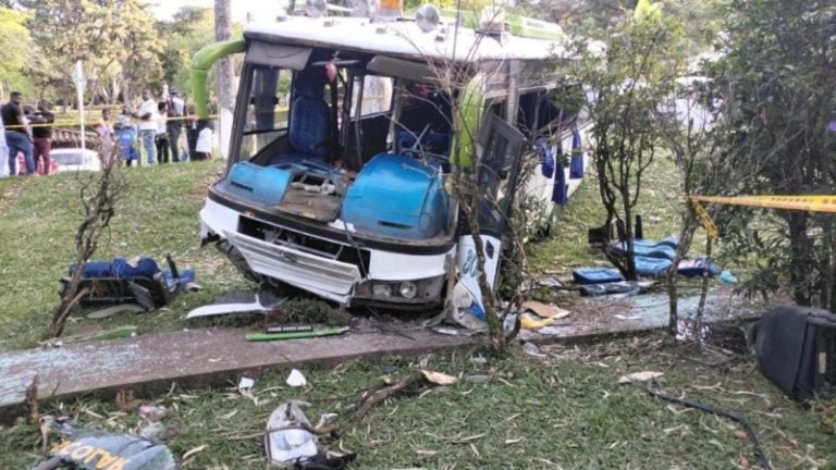 Mueren nueve personas en accidente de autobús en Colombia