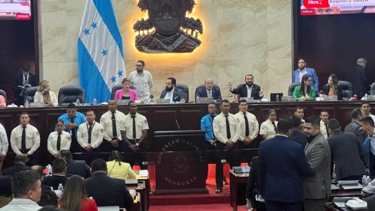Remiten a comisión presupuesto electoral; dictamen definirá retorno a sesiones