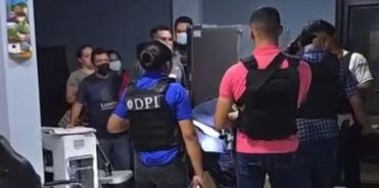 Caso Koriun: Descubren Uzi y fusiles AR-15 en Choloma