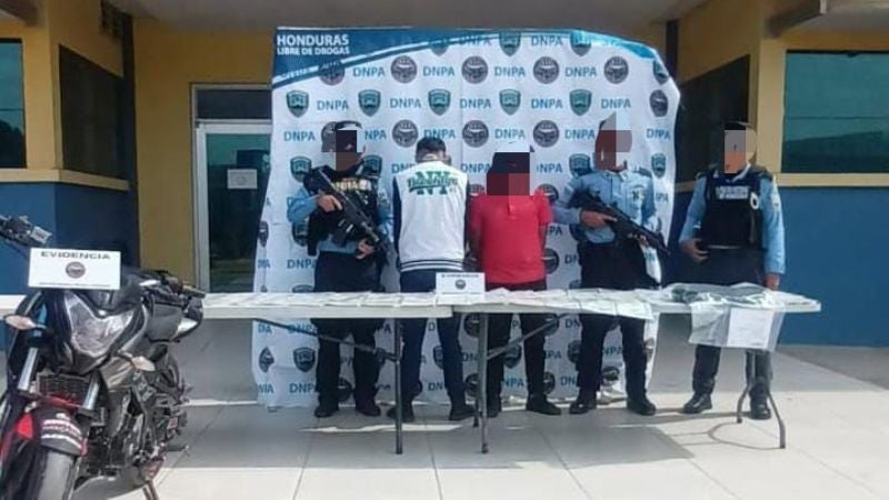 Detenidos dinero falso
