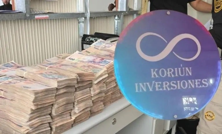hondureños esperando Koriun devuelva dinero