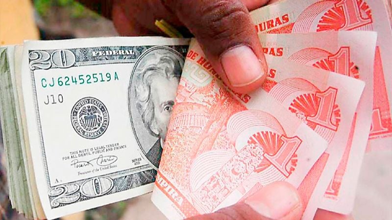 Lempira pierde 2.22% de valor frente al dólar 