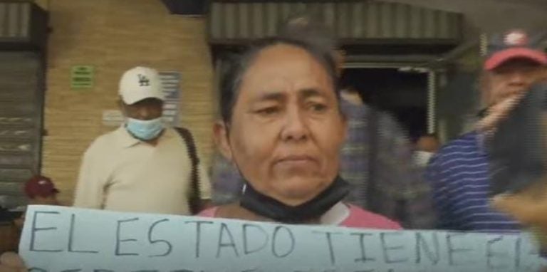 Pacientes renales confrontan a congresista