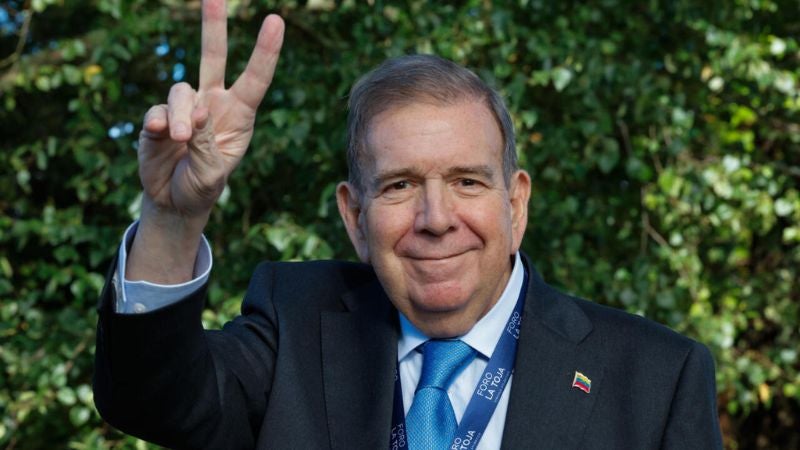 Edmundo González Urrutia ingresa a hospital 