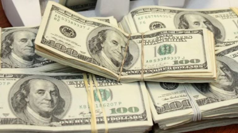 Autoridades panameñas detienen a hondureña que transportaba $18 mil en su bolso