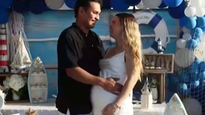 Hondureño deportado se reencuentra con esposa 