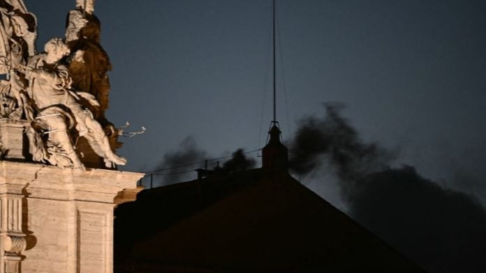 Humo negro en el VATICANO