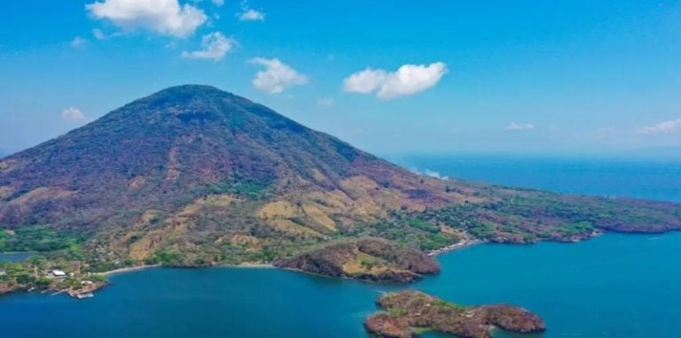 Isla El Pacar recibe la Bandera Azul Ecológica de Honduras