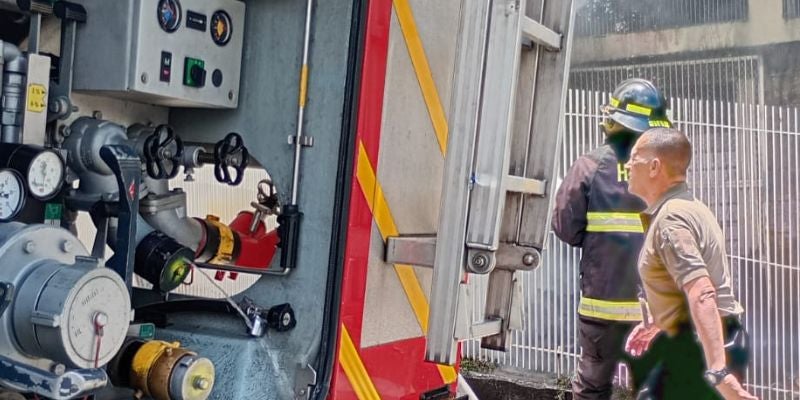 Bomberos sofocan incendio en la antigua instalaciones del Banco Central en TGU