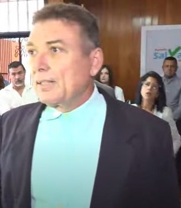 Entre señalamientos de ilegalidad, PSH oficializa a Aníbal Cálix como candidato presidencial