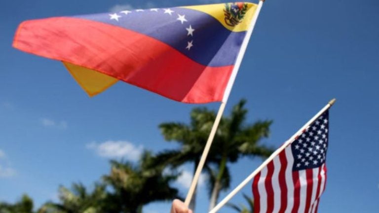 Juez de EEUU bloquea intento de Trump de anular permisos legales a 5,000 venezolanos
