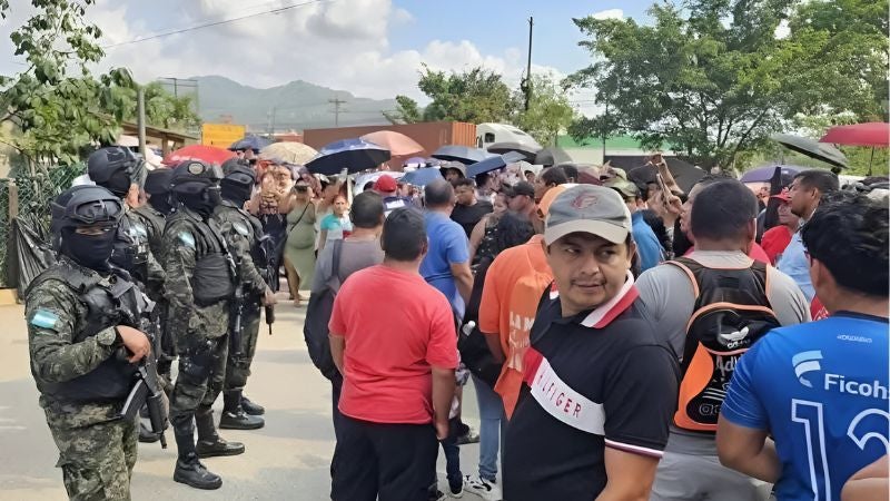 Policía custodia Koriun ante tomas
