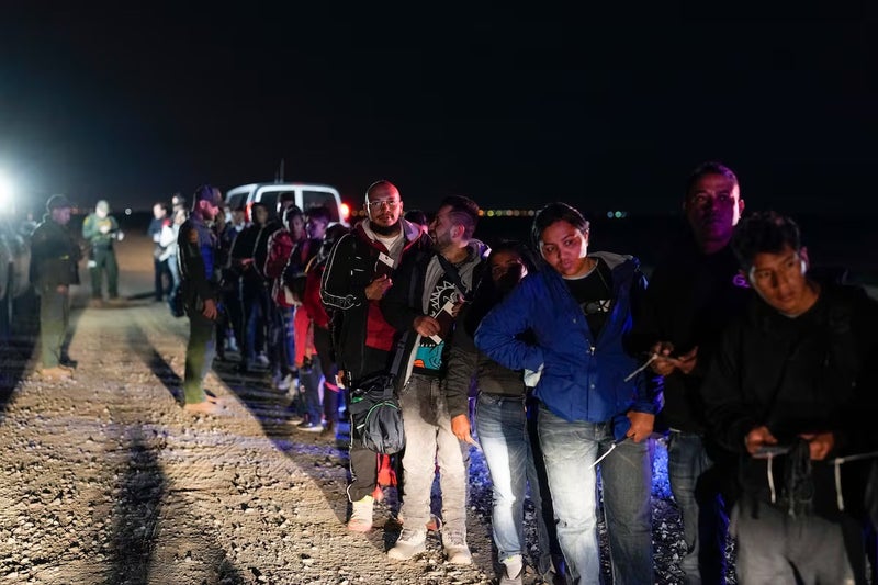 Nueve migrantes mueren bajo custodia EEUU