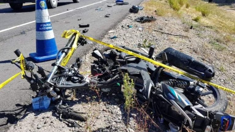 Motociclista intenta evadir retén y se accidenta mortalmente en La Masica, Atlántida
