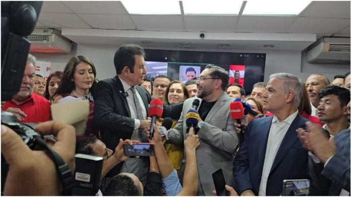 Salvador Nasralla juramenta campaña