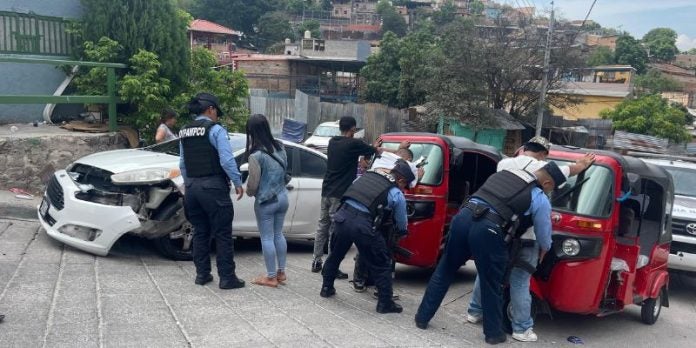 Autoridades policiales intervienen terminales de mototaxis en la capital