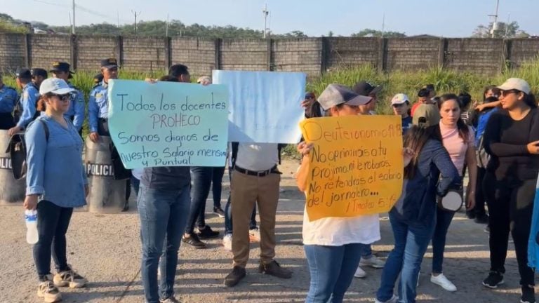 ¡Hay protestas! Más de mil docentes Proheco no reciben salario hace cuatro meses