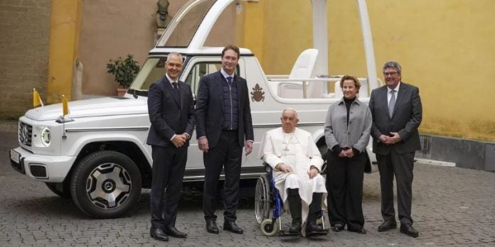 Papamóvil del Papa Francisco será transformado en clínica móvil para Gaza
