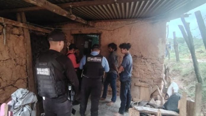 pareja vendió a su hija por L10000