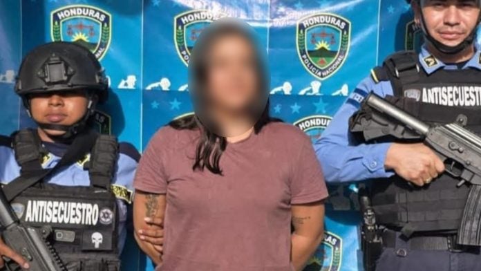 Arrestan a mujer por secuestro de niña en Omoa