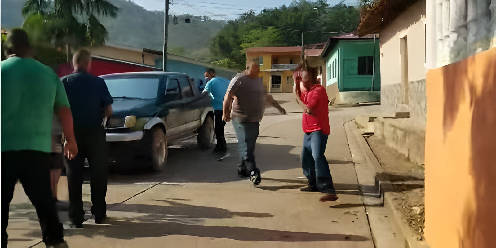 "Batalla campal" en el Registro Civil de Comayagua: Alcalde protagoniza pelea por disputas internas