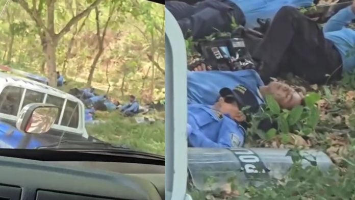 policías descansan en Choloma
