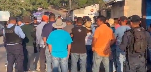 Pobladores de la aldea Mateo exigen pavimentación carretera