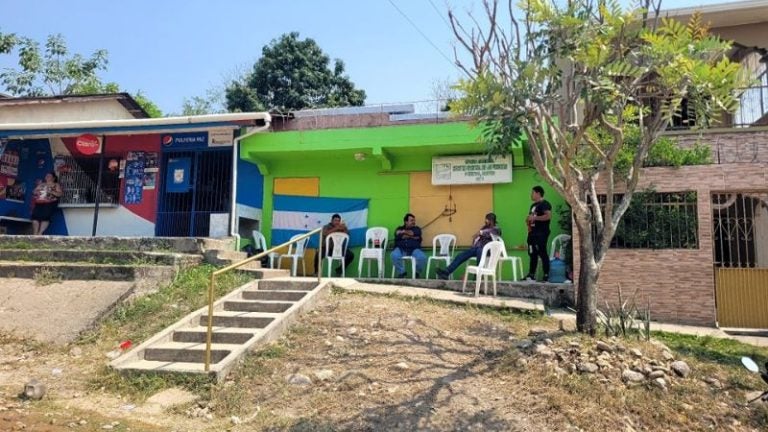 Protestas ciudadanas paralizan oficinas del RNP por cambios de domicilio