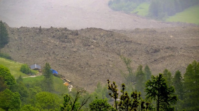 Glaciar colapsa en Suiza y sepulta un pueblo