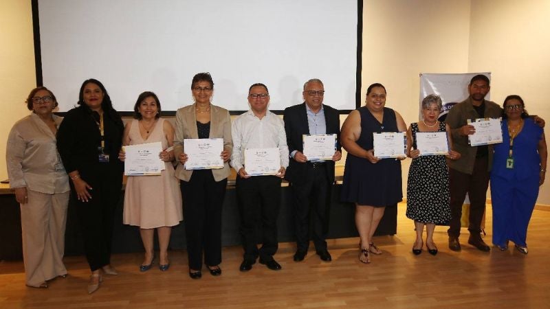 Reconocimiento periodistas UNAH (2)
