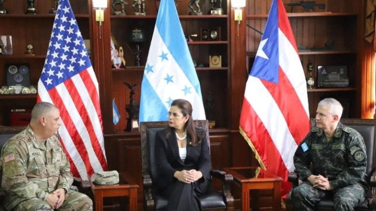 Autoridades hondureñas reciben al comandante de la Guardia Nacional de Puerto Rico