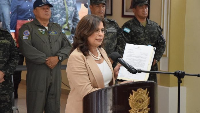 Rixi Moncada renuncia