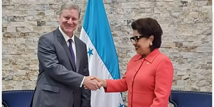 Llega a las CSJ el encargado de negocios de la Embajada de Estados Unidos en Honduras