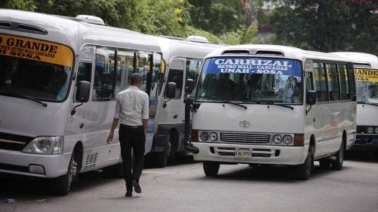 Piden respuesta: sector transporte exige al gobierno el pago del bono prometido