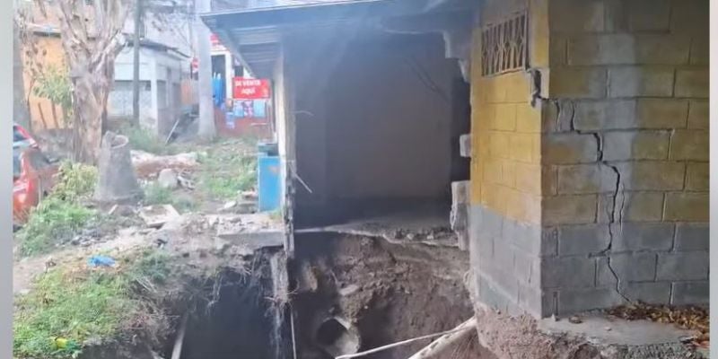Socavón en antigua posta policial sigue sin ser atendido en colonia Centroamérica Oeste