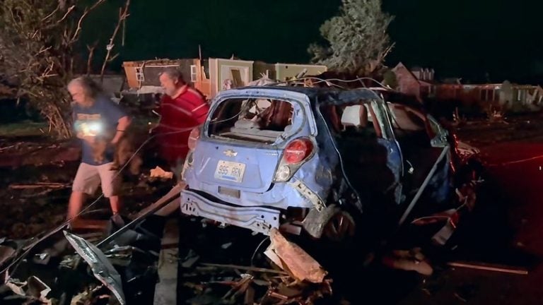 Más de 20 muertos en EEUU por intensos tornados
