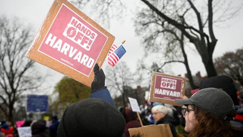 Trump suspende subvenciones Harvard