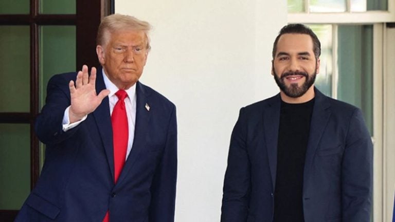 Bukele ofrece descuento en megacárcel a Trump a cambio de 9 miembros de la MS-13