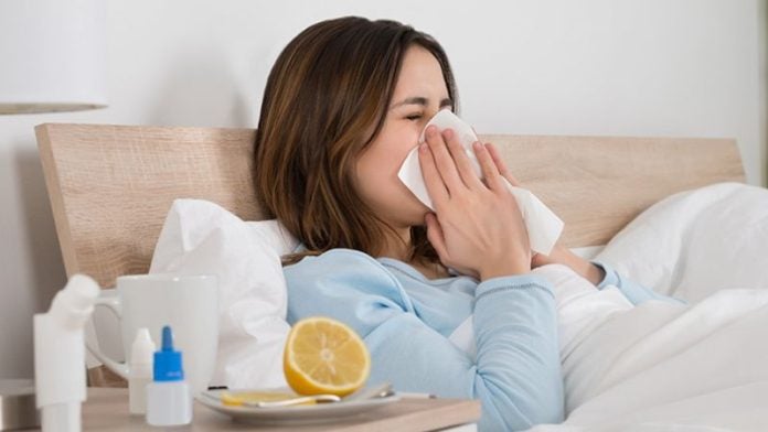 ¿La vitamina C ayuda a prevenir resfriados y gripes?