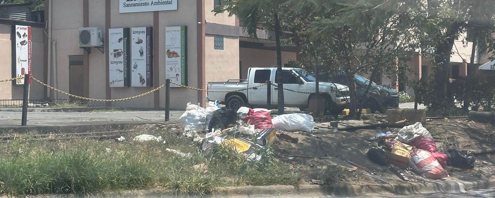 Basura barrio Medina