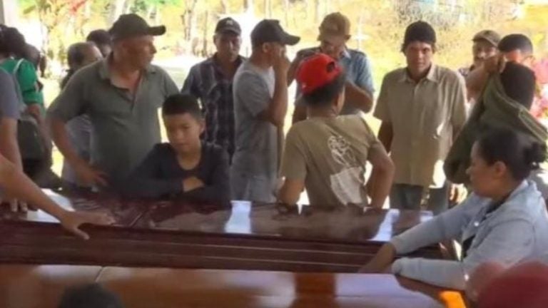 Dan último adiós a víctimas del accidente vial en El Paraíso