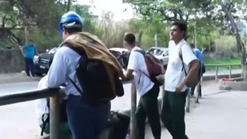 Estudiantes del Luis Bográn protestan