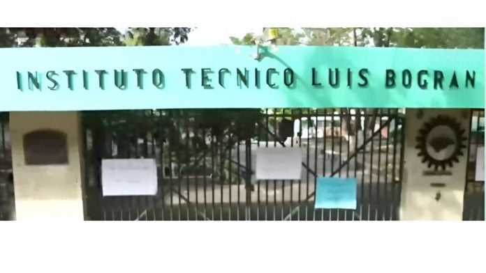 Estudiantes del Luis Bográn protestan