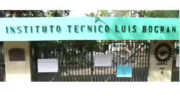 Estudiantes del Luis Bográn protestan