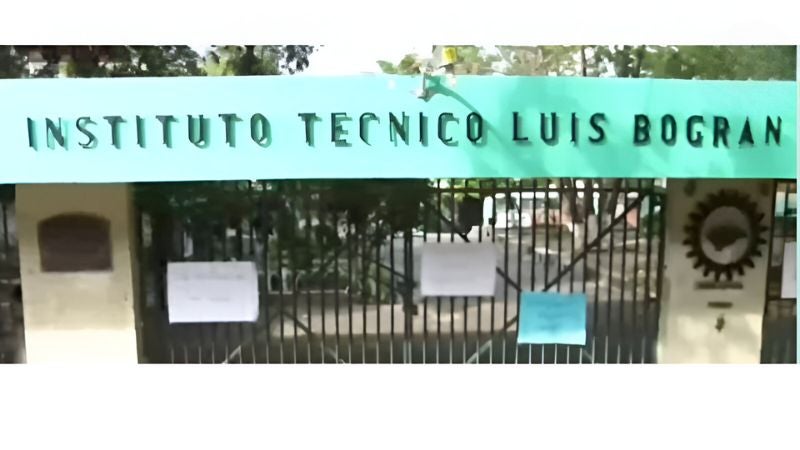 Estudiantes del Luis Bográn protestan